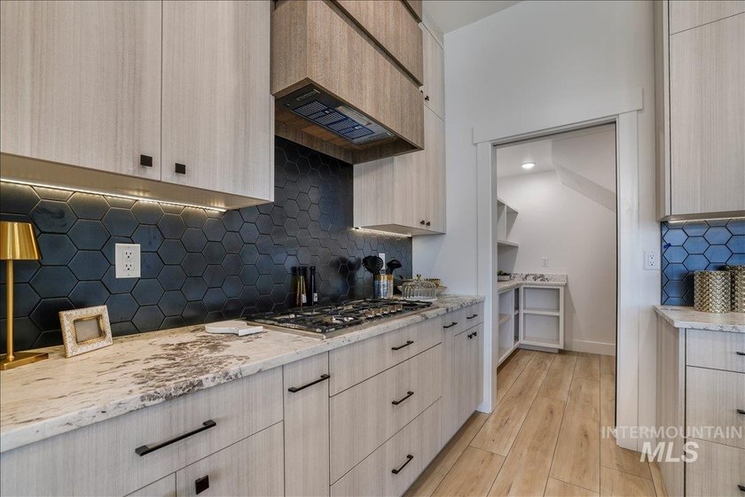 Luxury, location and privacy! Located in Twin Falls newest - photo 35