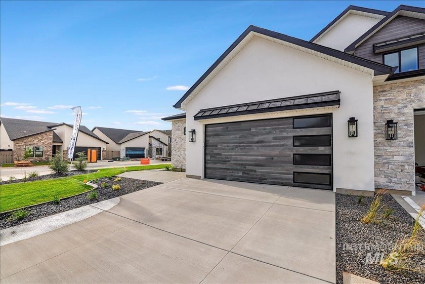 Luxury, location and privacy! Located in Twin Falls newest - photo 48