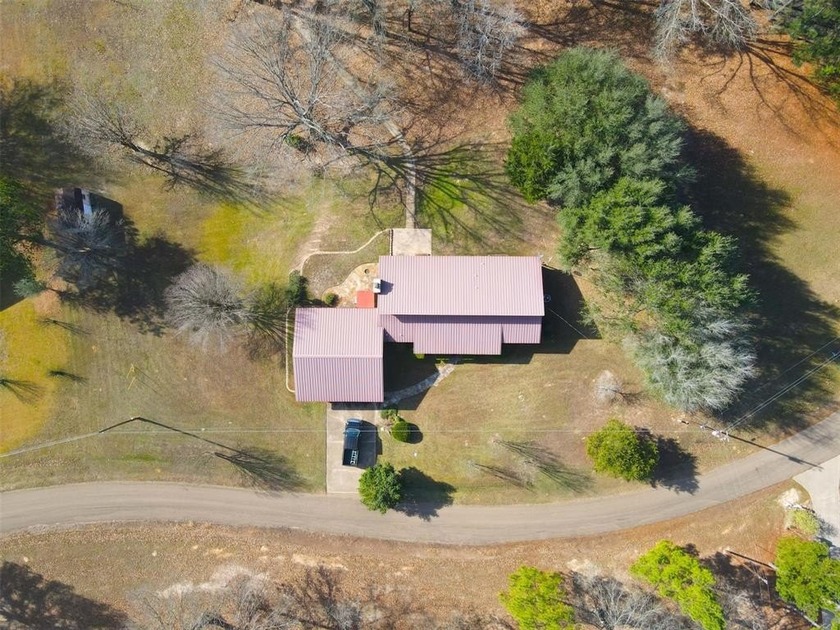 Welcome to tranquil waterfront living in the highly sought-after - photo 10