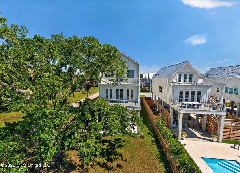 An Incredible Opportunity to Own Gulf-Front Luxury. Don't miss - photo 2