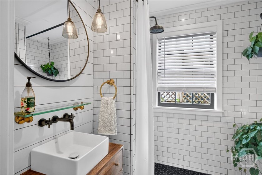 Stunning design defines this true jewel box cottage, where every - photo 12