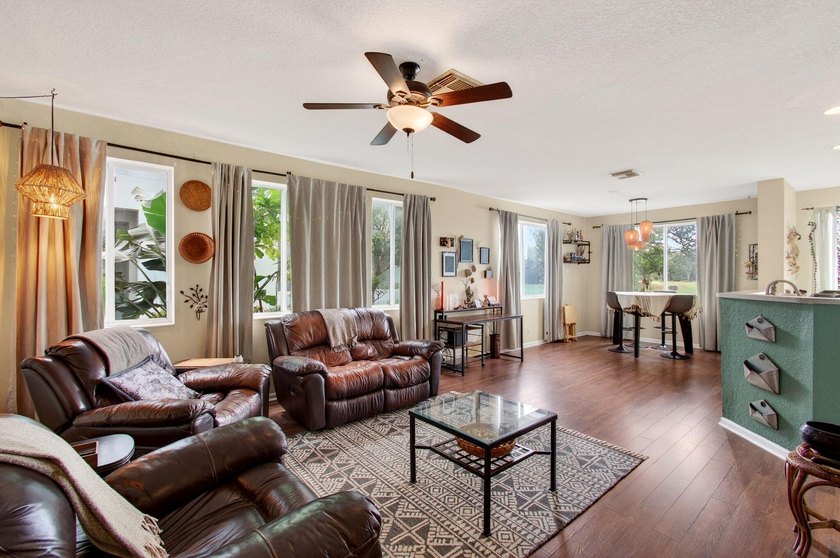Beautifully maintained 3-bedroom, 2.5-bath townhome with a 1-car - photo 12