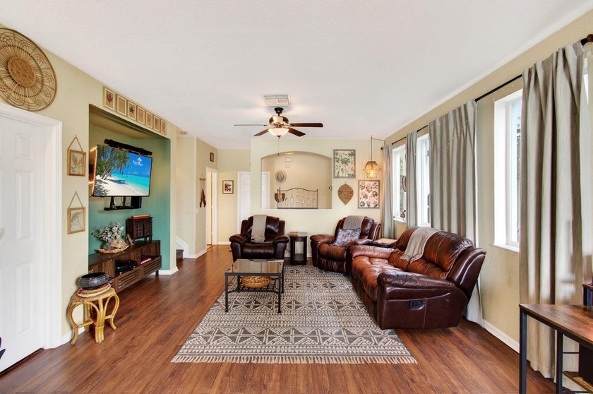 Beautifully maintained 3-bedroom, 2.5-bath townhome with a 1-car - photo 19