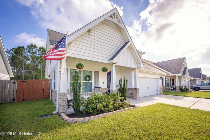 A gorgeous, well-maintained 3 bedroom, 2 1/2 bath home, plus a - photo 5