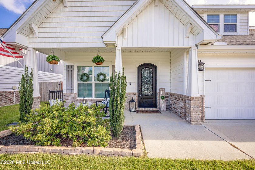 A gorgeous, well-maintained 3 bedroom, 2 1/2 bath home, plus a - photo 6