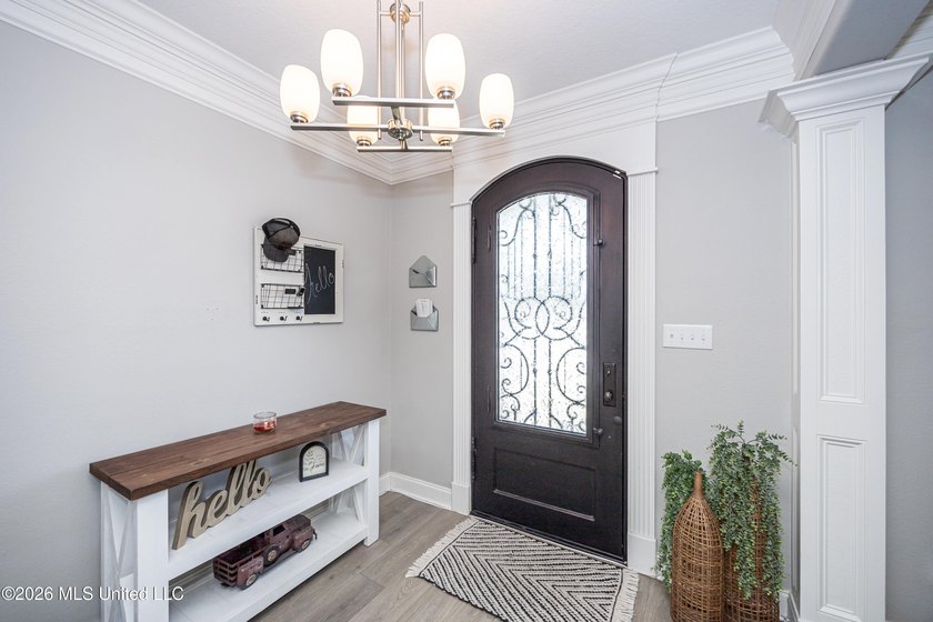 A gorgeous, well-maintained 3 bedroom, 2 1/2 bath home, plus a - photo 8