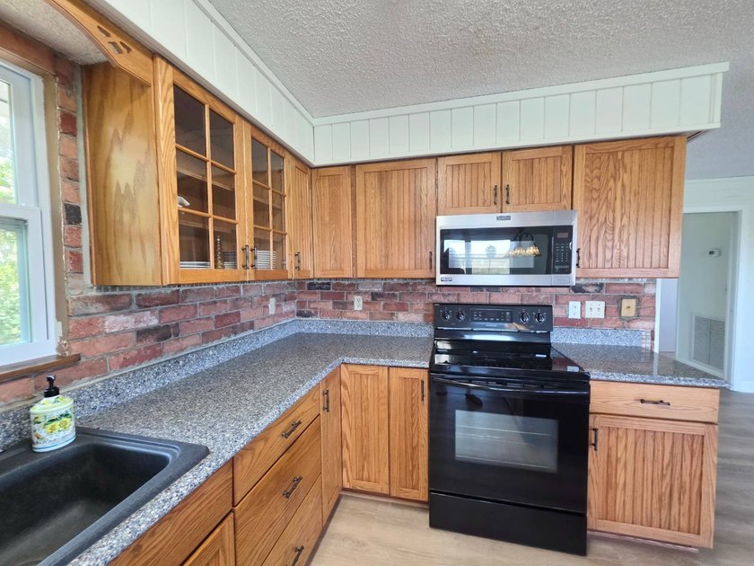 LAKEPORT - WATERFRONT ON BOTH SIDES! Discover this stunning and - photo 30