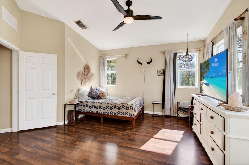 Beautifully maintained 3-bedroom, 2.5-bath townhome with a 1-car - photo 34