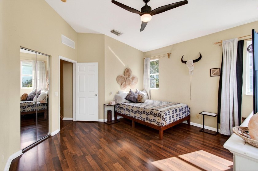 Beautifully maintained 3-bedroom, 2.5-bath townhome with a 1-car - photo 37