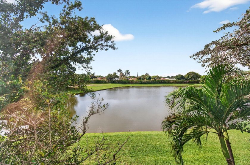 Beautifully maintained 3-bedroom, 2.5-bath townhome with a 1-car - photo 38