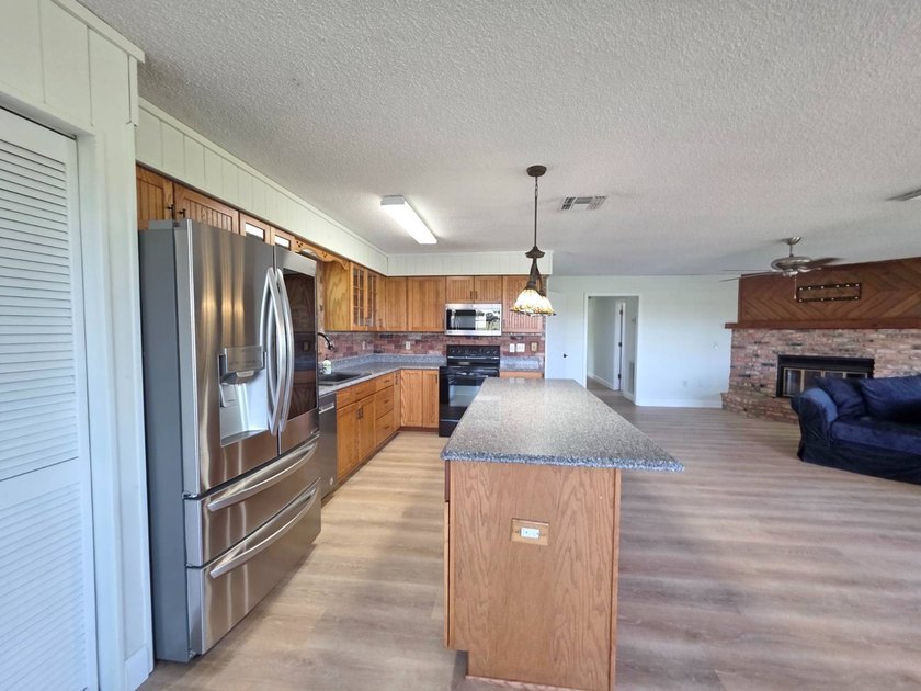LAKEPORT - WATERFRONT ON BOTH SIDES! Discover this stunning and - photo 42