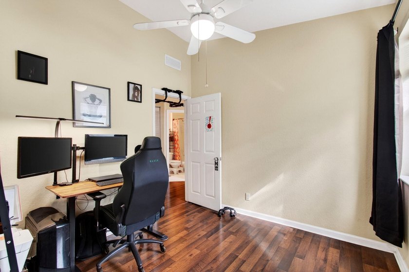 Beautifully maintained 3-bedroom, 2.5-bath townhome with a 1-car - photo 44