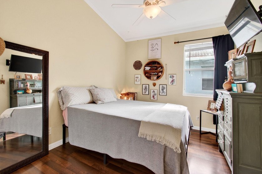 Beautifully maintained 3-bedroom, 2.5-bath townhome with a 1-car - photo 45