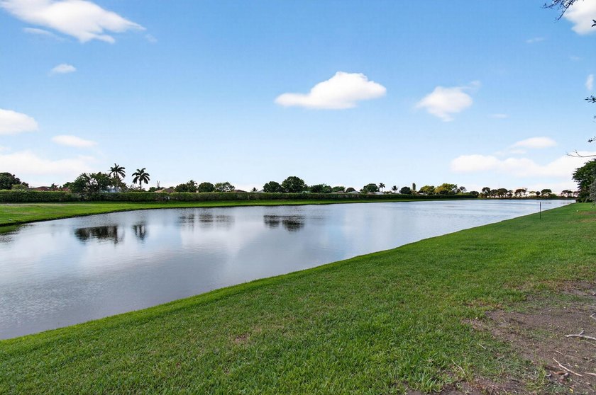 Beautifully maintained 3-bedroom, 2.5-bath townhome with a 1-car - photo 50