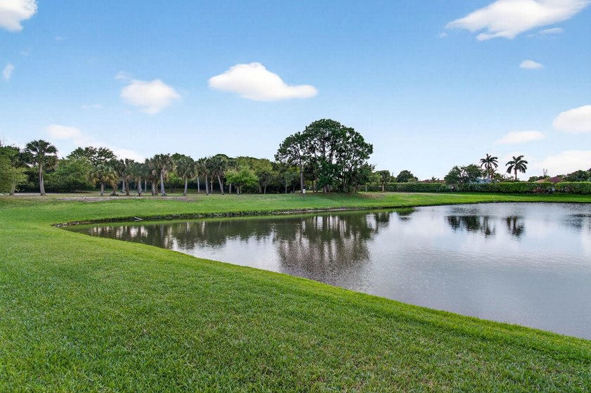Beautifully maintained 3-bedroom, 2.5-bath townhome with a 1-car - photo 51