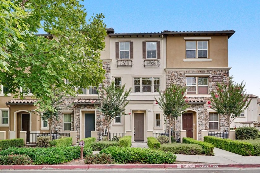 Welcome to this beautifully maintained, EAST-FACING home - photo 2