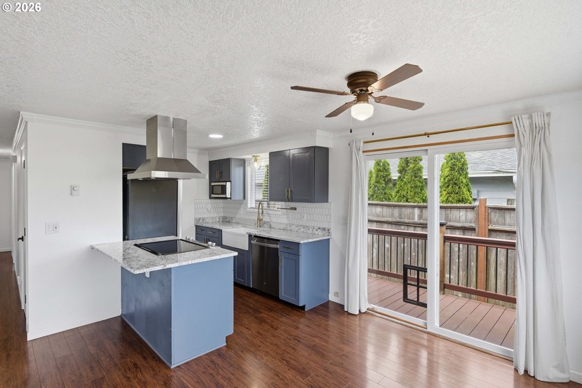 Move-in ready, fully remodeled single-level home in Coos Bay! - photo 8