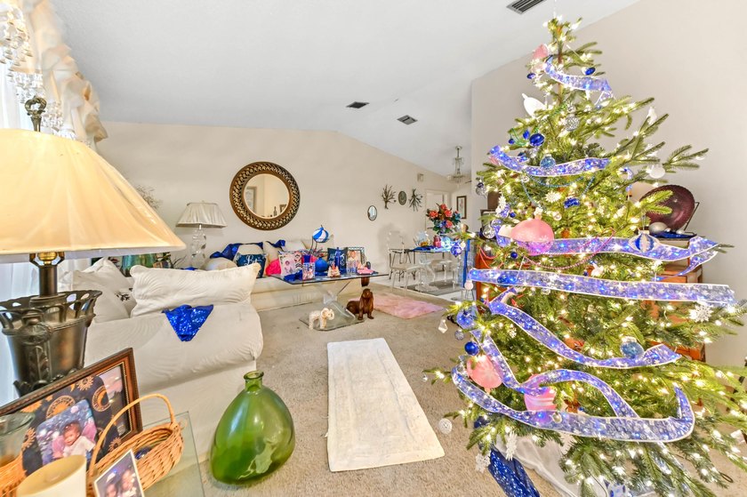 Beautiful 1-story home with 3 bedrooms and 2 bathrooms, perfect - photo 13