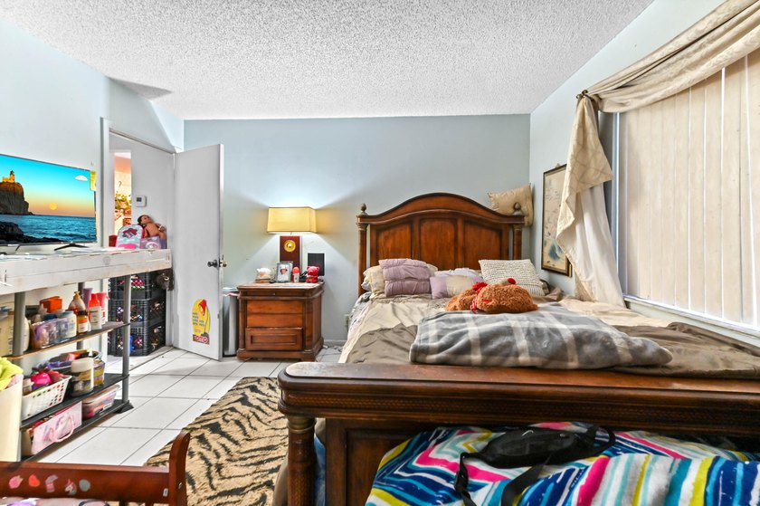 Beautiful 1-story home with 3 bedrooms and 2 bathrooms, perfect - photo 19