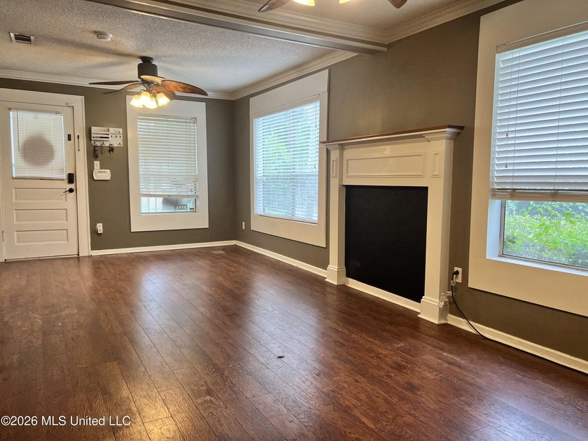 No Flood Zone/ Detached Garage/ Just 1 milet to the beach! Don't - photo 3