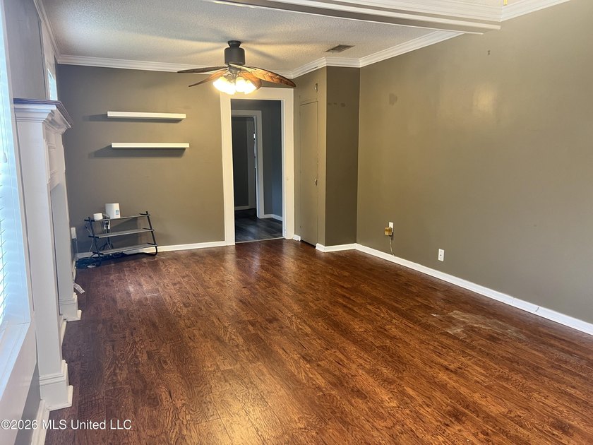 No Flood Zone/ Detached Garage/ Just 1 milet to the beach! Don't - photo 6