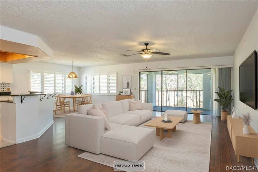 One or more photo(s) has been virtually staged. Beautiful luxury - photo 3