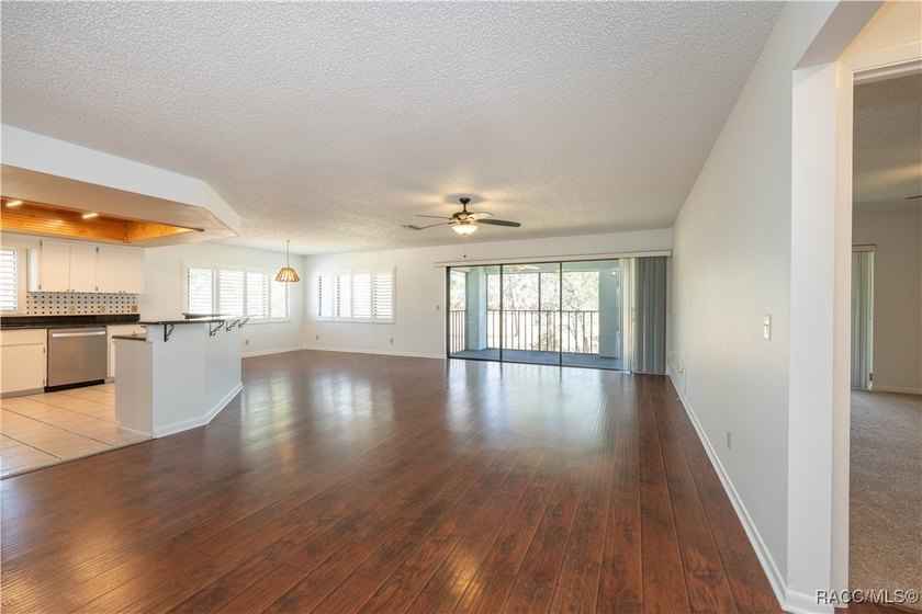One or more photo(s) has been virtually staged. Beautiful luxury - photo 4