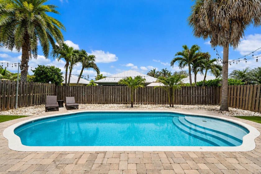 Welcome to this charming 3 bedroom, 2 bath, CBS, POOL home - photo 6