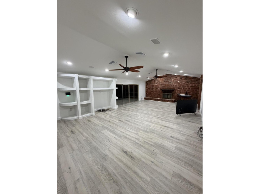 Motivated seller!!!!Welcome to this beautiful 3-bedroom - photo 2