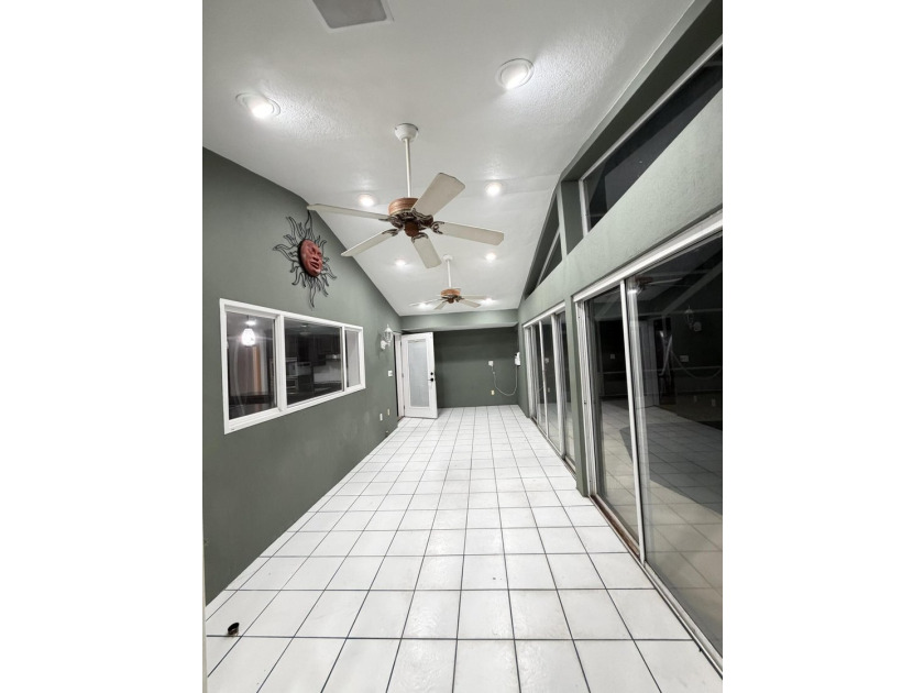 Motivated seller!!!!Welcome to this beautiful 3-bedroom - photo 4