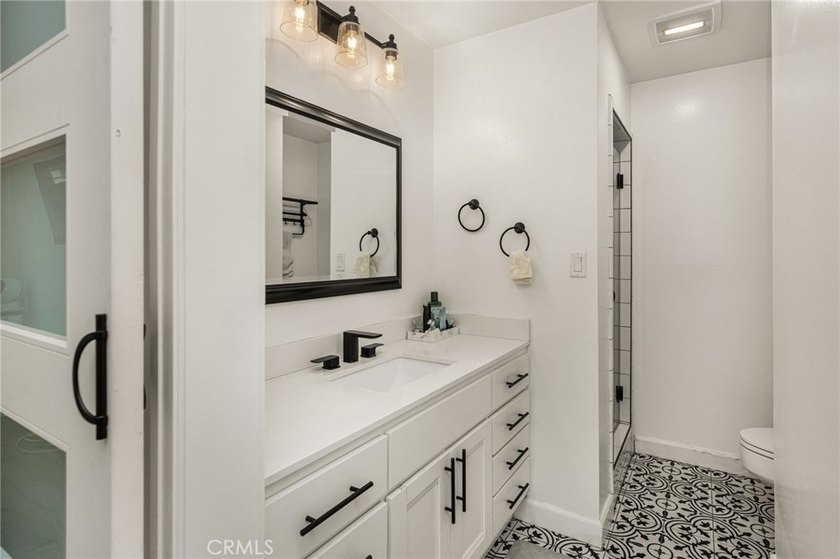 Welcome to 1921 Sherry Lane, a beautifully remodeled - photo 19