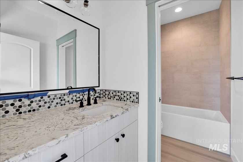 Luxury, location and privacy! Located in Twin Falls newest - photo 22