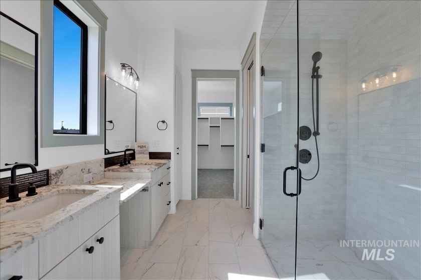 Luxury, location and privacy! Located in Twin Falls newest - photo 31