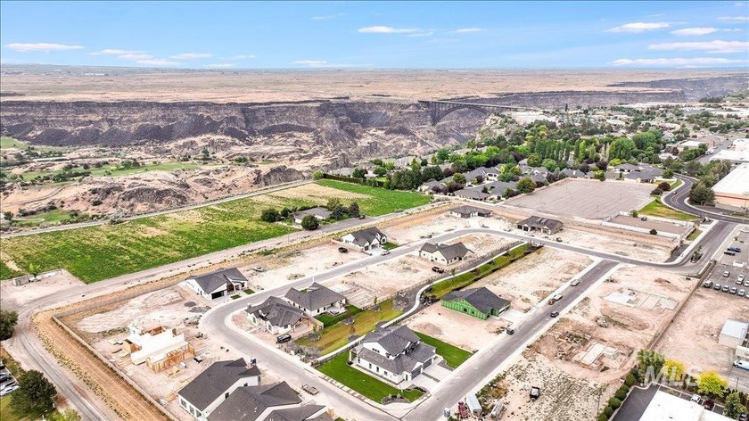 Luxury, location and privacy! Located in Twin Falls newest - photo 46