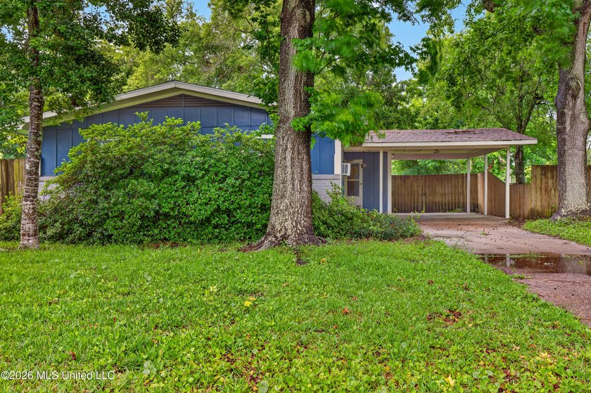 Welcome home to this charming and well-maintained property - photo 3