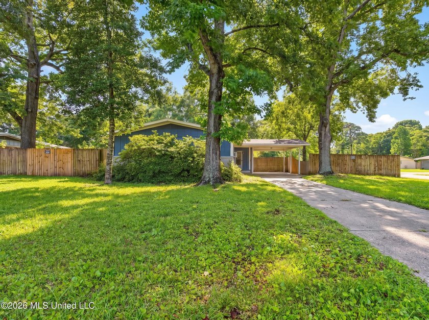 Welcome home to this charming and well-maintained property - photo 4