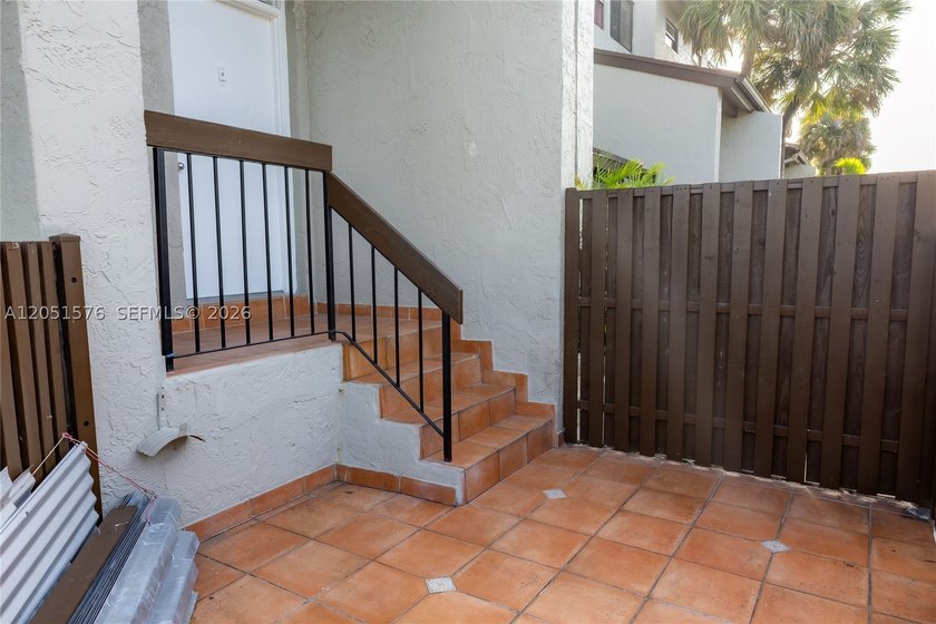 Partially renovated 2-story townhouse featuring 1,520 SqFt of - photo 5