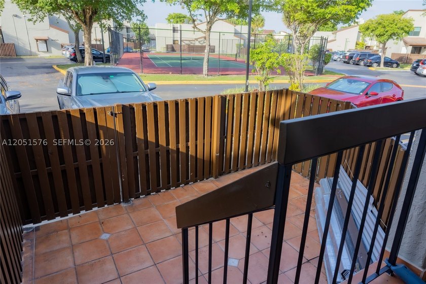 Partially renovated 2-story townhouse featuring 1,520 SqFt of - photo 6