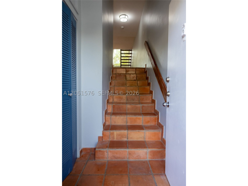 Partially renovated 2-story townhouse featuring 1,520 SqFt of - photo 7