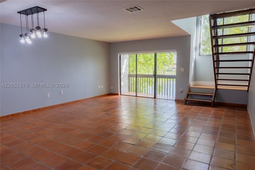 Partially renovated 2-story townhouse featuring 1,520 SqFt of - photo 9