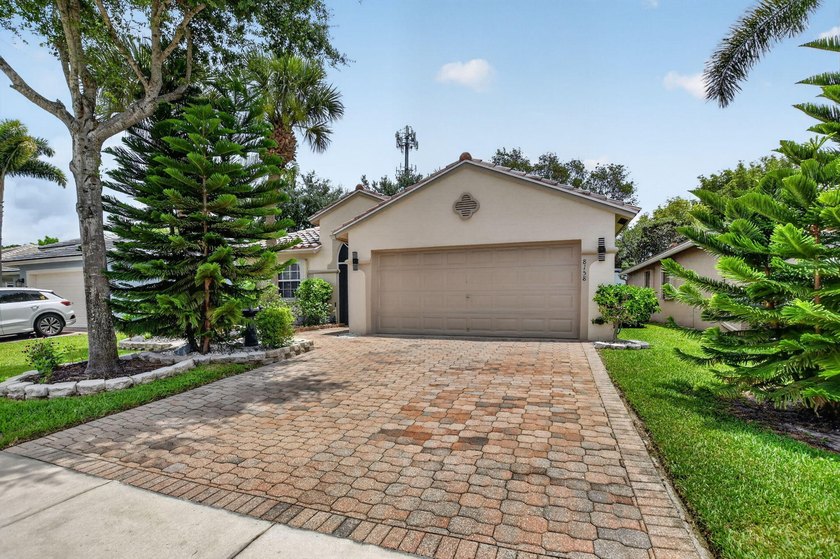 Welcome to this beautifully updated 3-bedroom, 2-bathroom home - photo 5