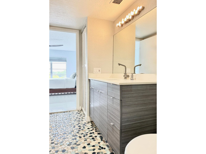 Priced Right! Cash it out with this turnkey 4th floor Highrise - photo 10