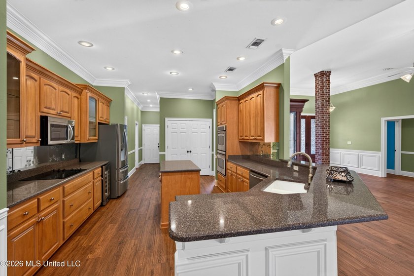 GORGEOUS JASSBY BUILT HOME WITH 4 BEDROOM AND 2.5 BATHS - photo 12