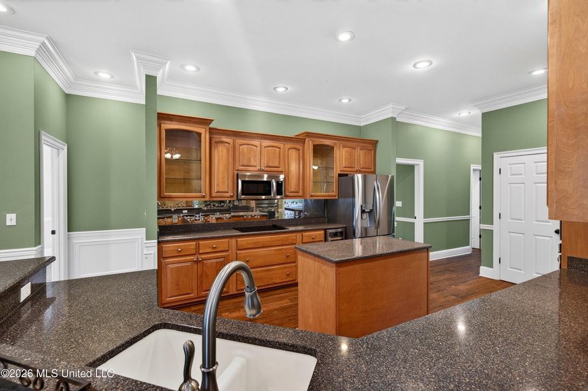 GORGEOUS JASSBY BUILT HOME WITH 4 BEDROOM AND 2.5 BATHS - photo 15