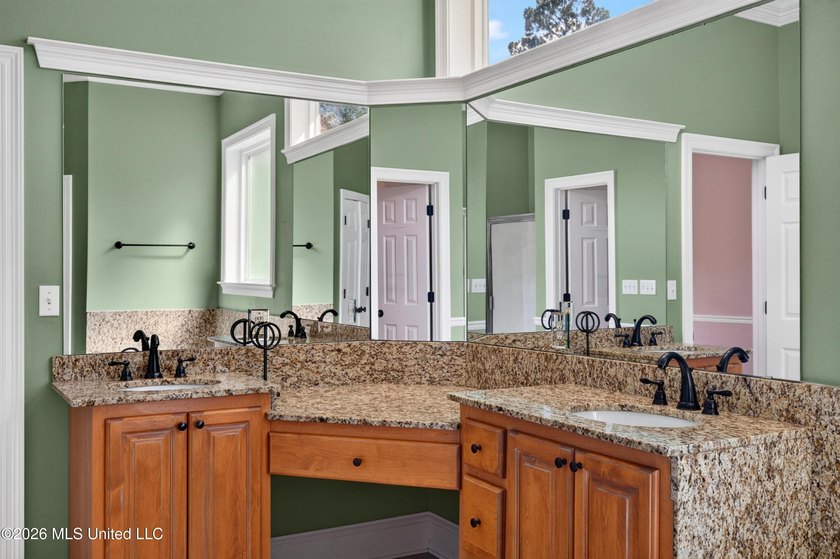 GORGEOUS JASSBY BUILT HOME WITH 4 BEDROOM AND 2.5 BATHS - photo 22
