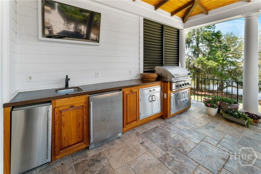 Rare offering Nestled beneath a canopy of ancient oaks draped in - photo 30