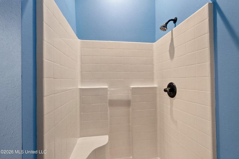 GORGEOUS JASSBY BUILT HOME WITH 4 BEDROOM AND 2.5 BATHS - photo 30