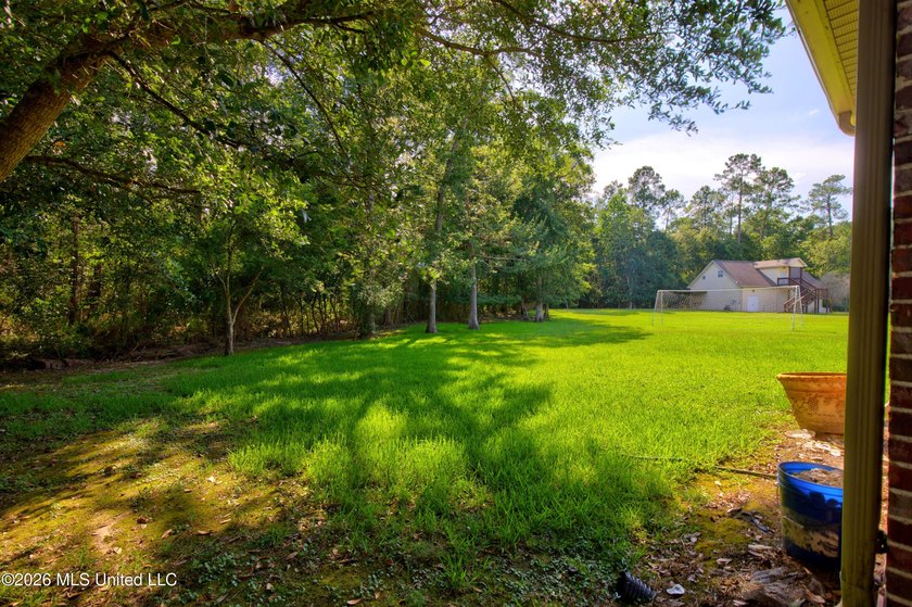 GORGEOUS JASSBY BUILT HOME WITH 4 BEDROOM AND 2.5 BATHS - photo 45