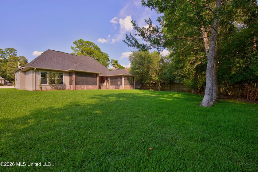 GORGEOUS JASSBY BUILT HOME WITH 4 BEDROOM AND 2.5 BATHS - photo 46