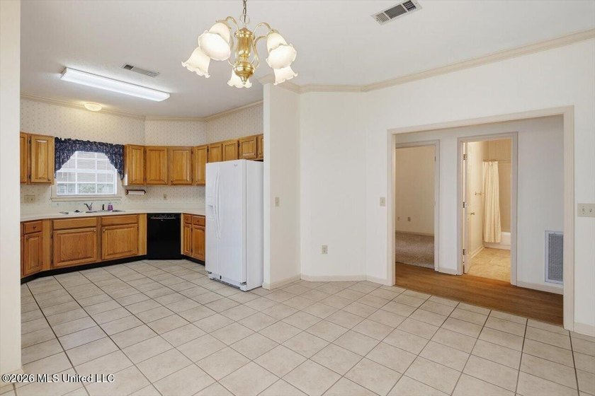 Welcome home to this charming patio/garden home offering - photo 12